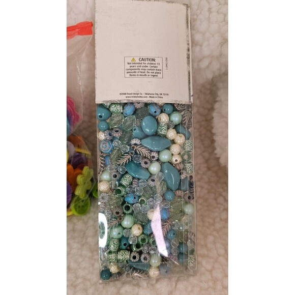 Bulk lot of Craft and/or Jewelry Making Beads  & Buttons Multi-Color - Picture 4 of 10